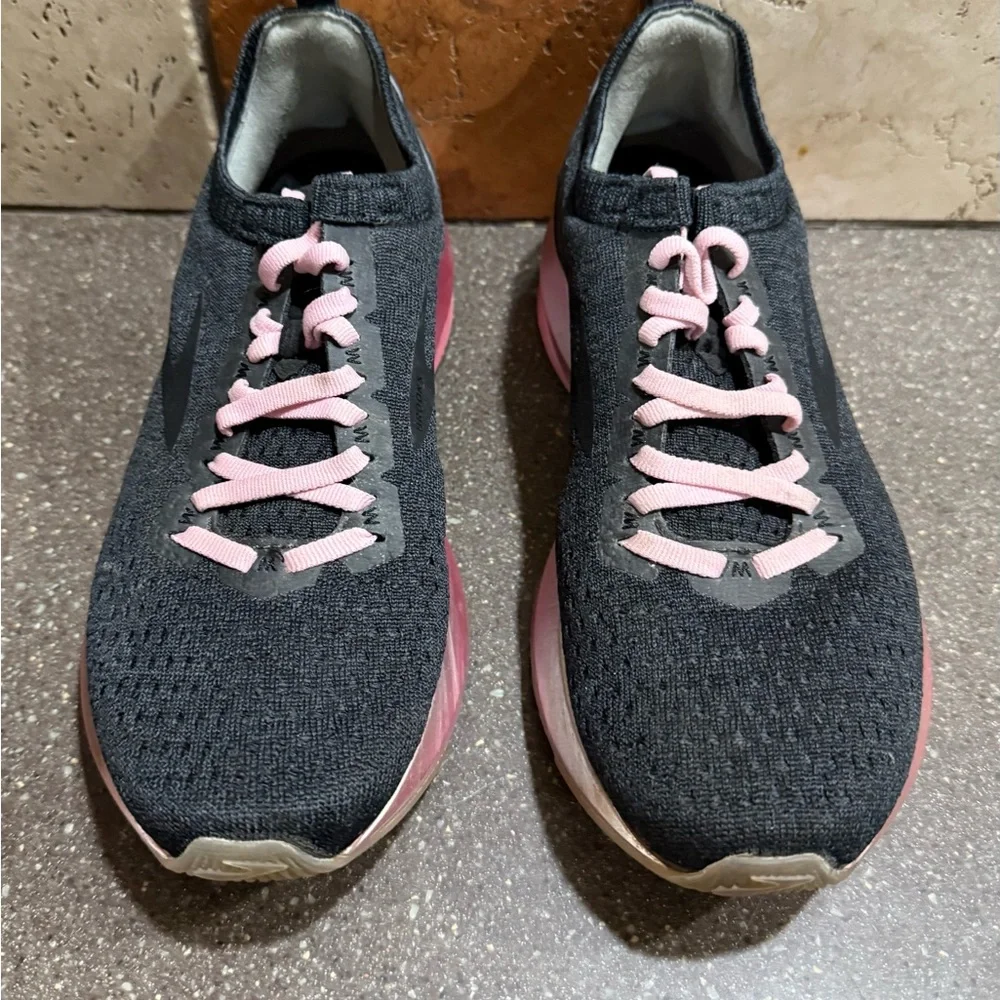 Brooks Women's Black and Pink Running Shoes size 7 - Picture 6 of 8